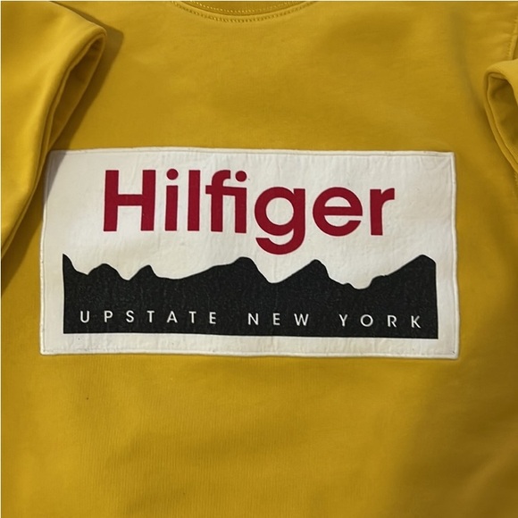 ‼️ Tommy Hilfiger yellow mustard crew neck sweater NYC size xs for fall months - Picture 3 of 4